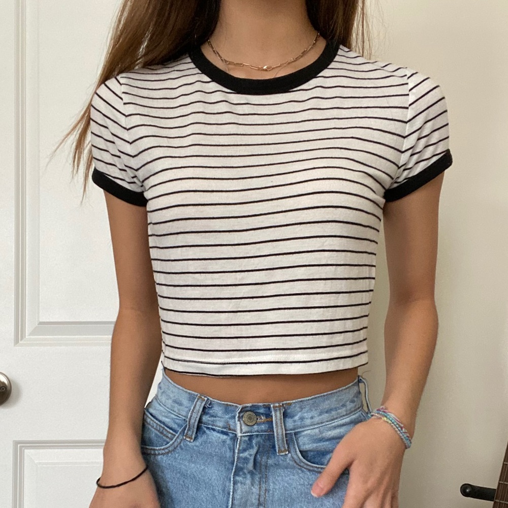 striped cropped tee